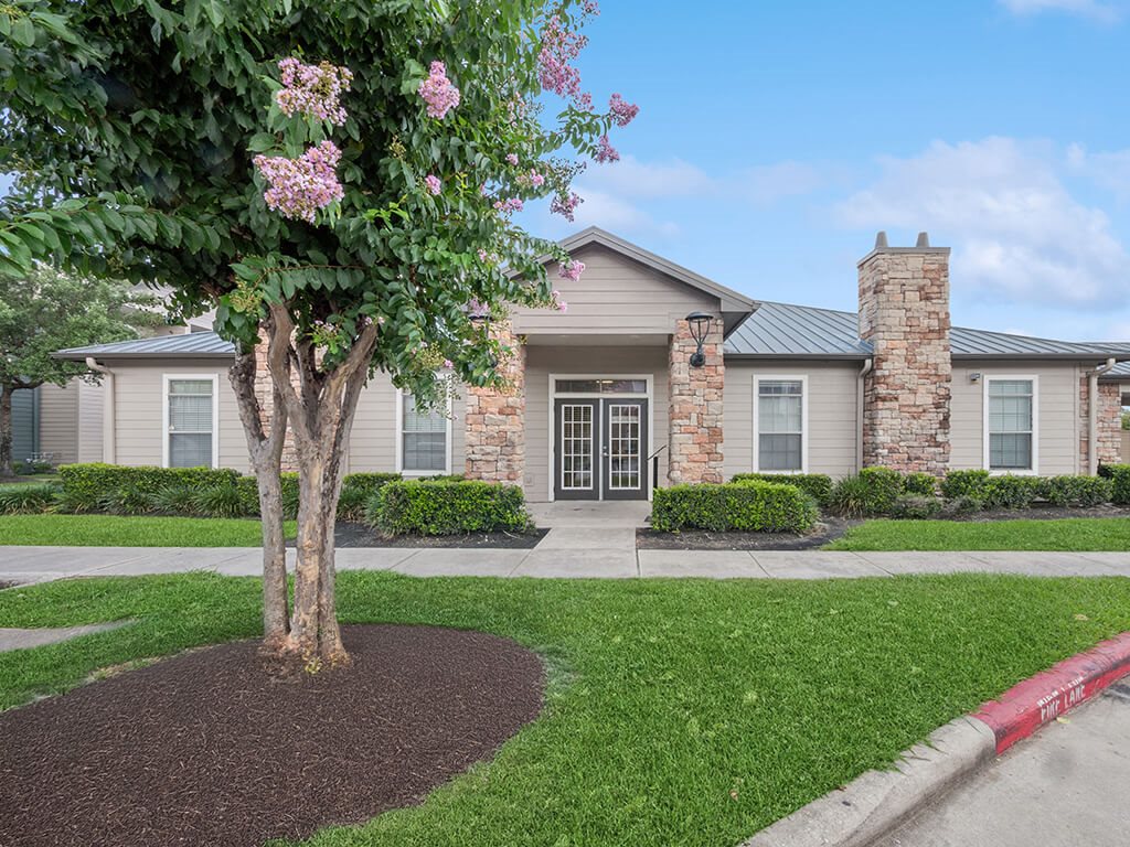 Entry walkway at Fallbrook Ranch in Houston TX